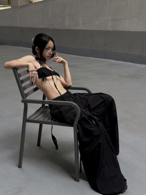 Screenshot ARCH CARGO NYLON PANTS<br>C字廓形剪裁尼龍褲